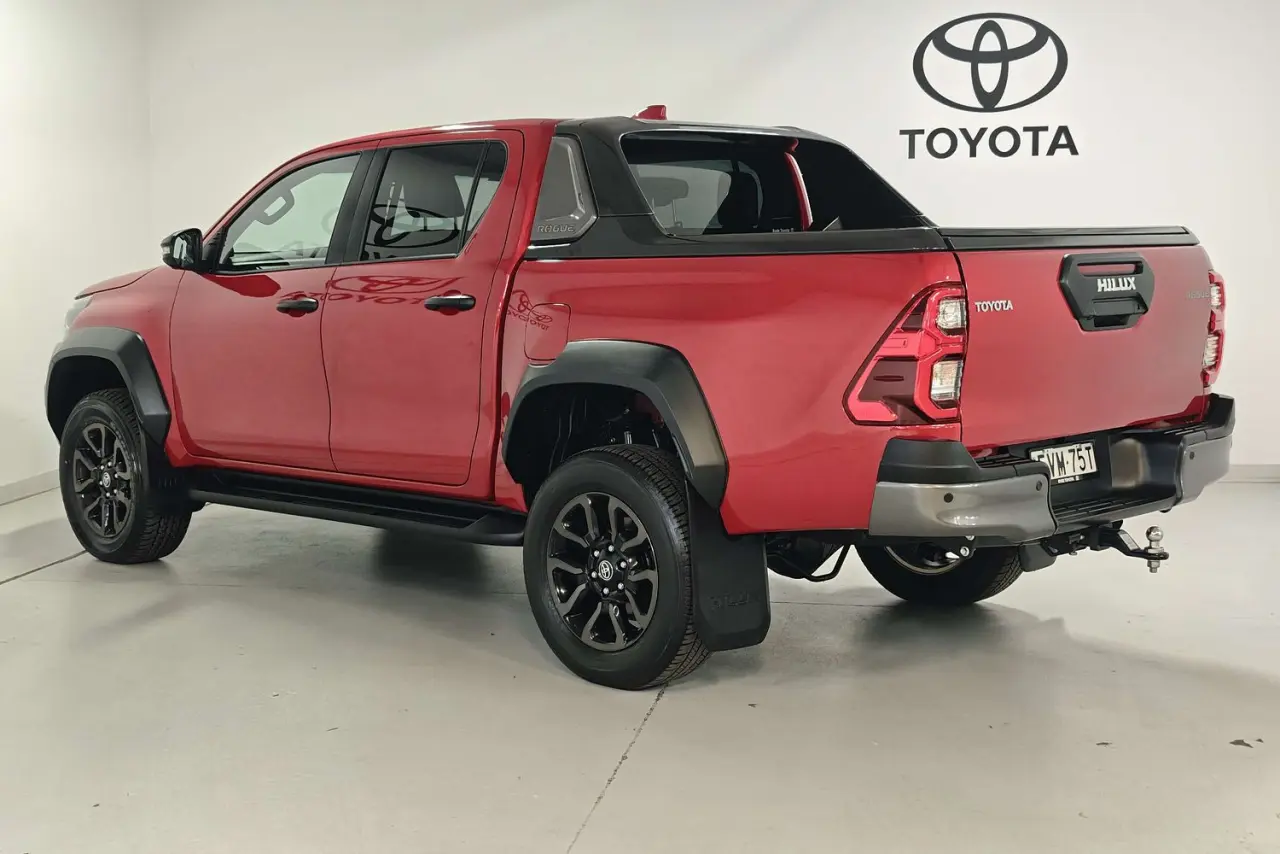 2022 Toyota Hilux Gallery Image 6