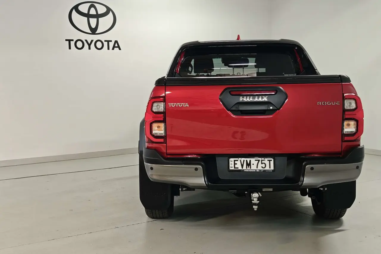 2022 Toyota Hilux Gallery Image 7