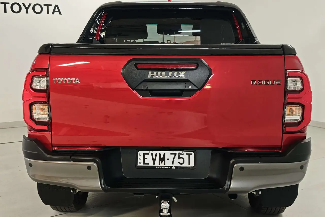 2022 Toyota Hilux Gallery Image 8
