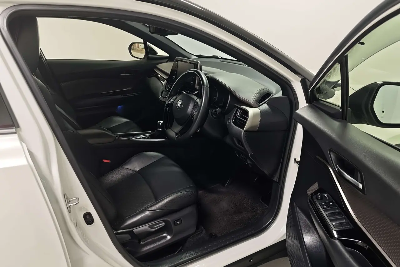 2020 Toyota C-HR Gallery Image 10