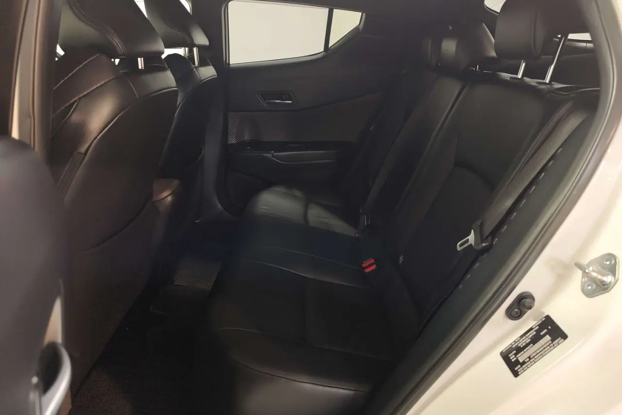 2020 Toyota C-HR Gallery Image 13