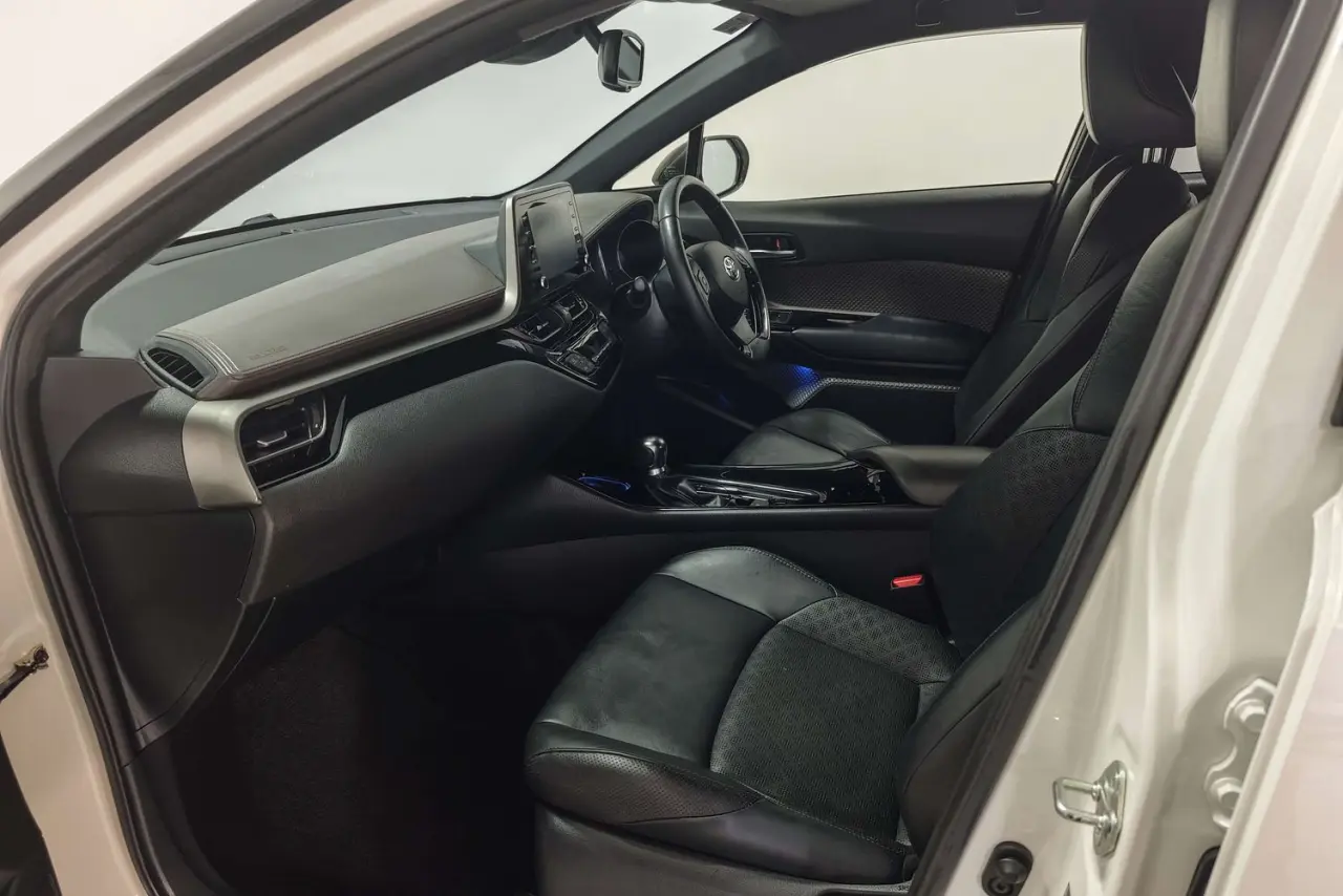 2020 Toyota C-HR Gallery Image 14