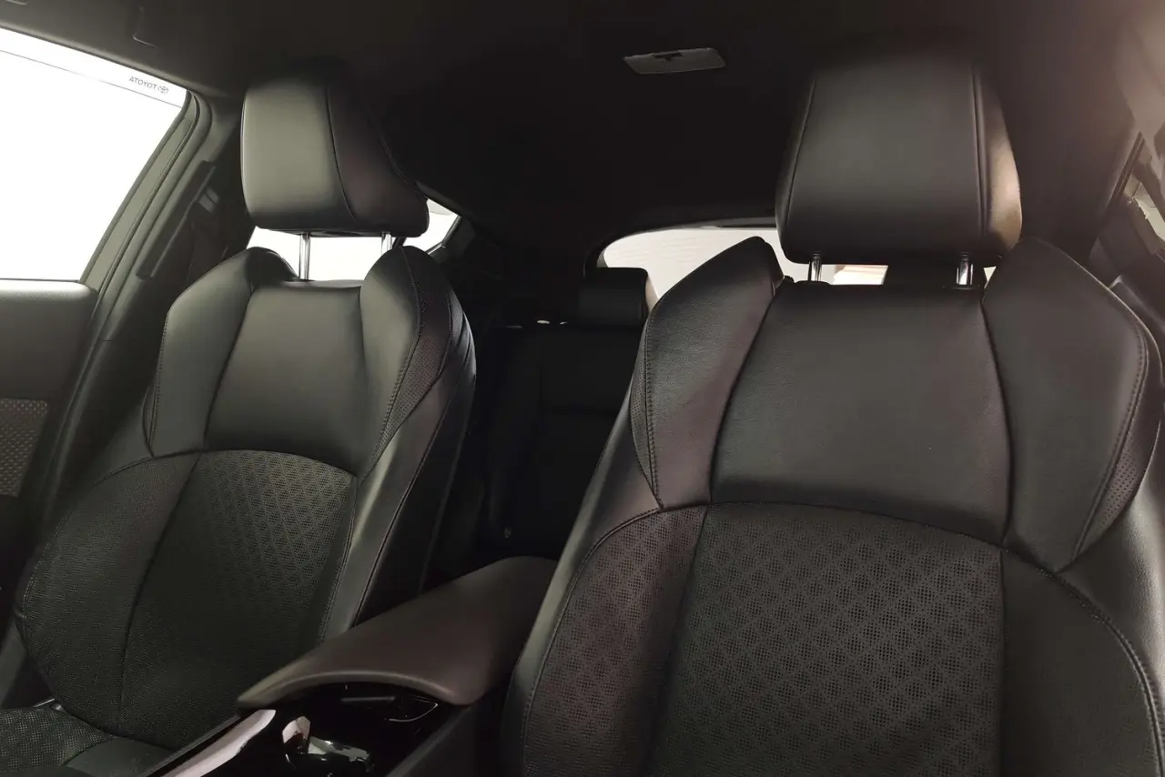 2020 Toyota C-HR Gallery Image 15