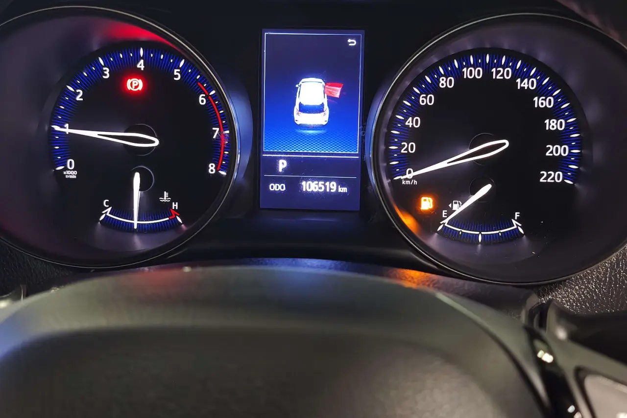 2020 Toyota C-HR Gallery Image 17