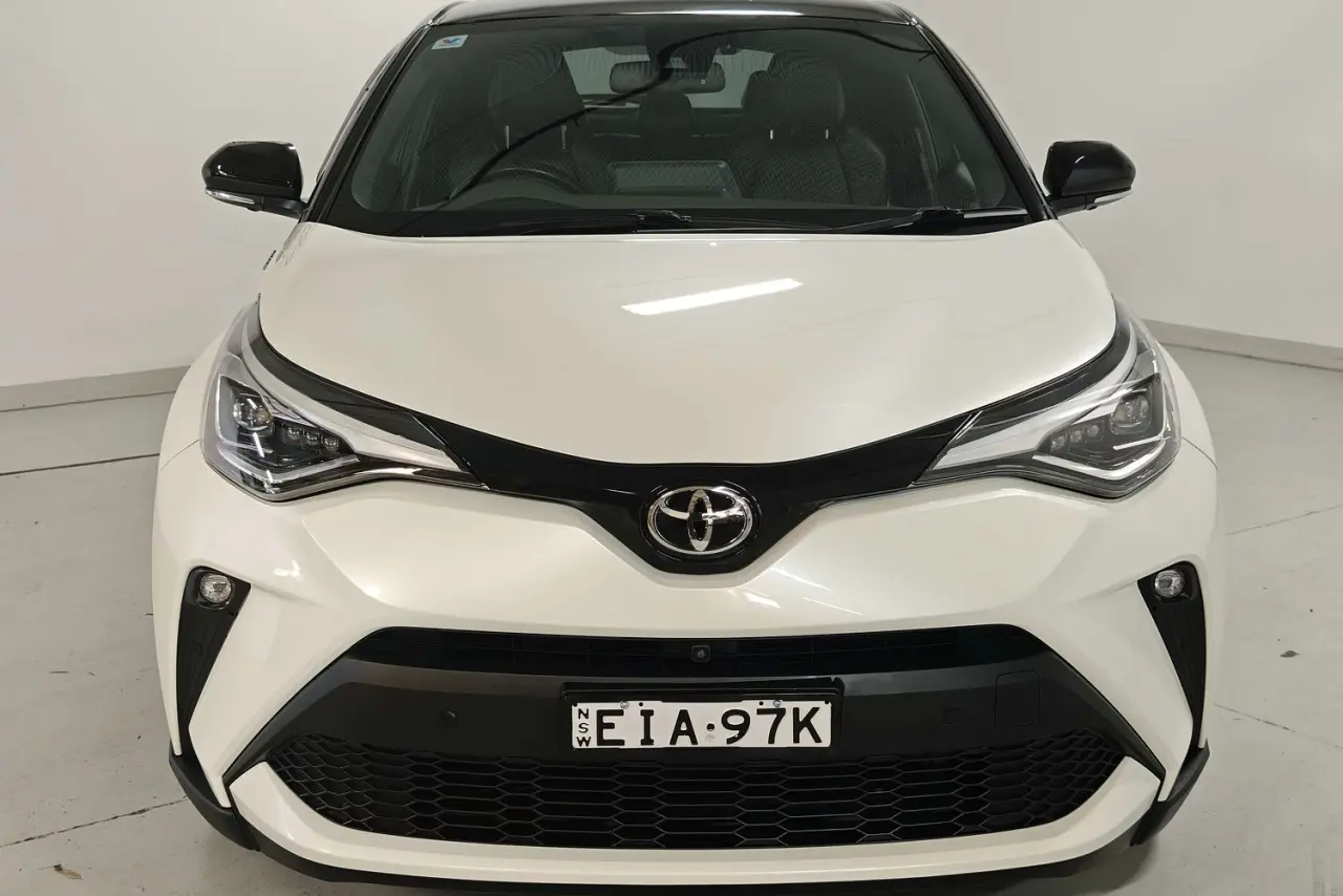 2020 Toyota C-HR Gallery Image 3