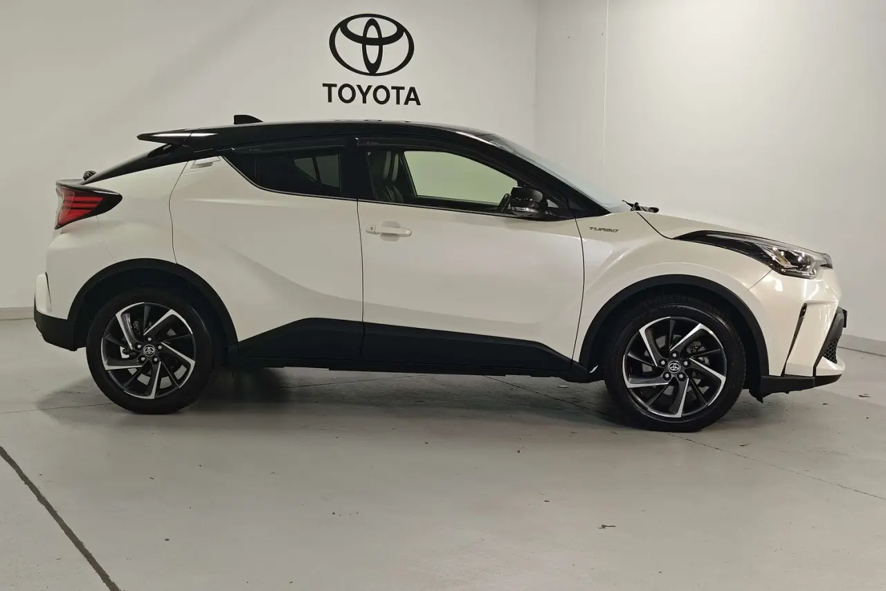 2020 Toyota C-HR Gallery Image 4