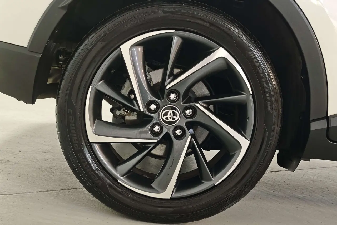 2020 Toyota C-HR Gallery Image 5