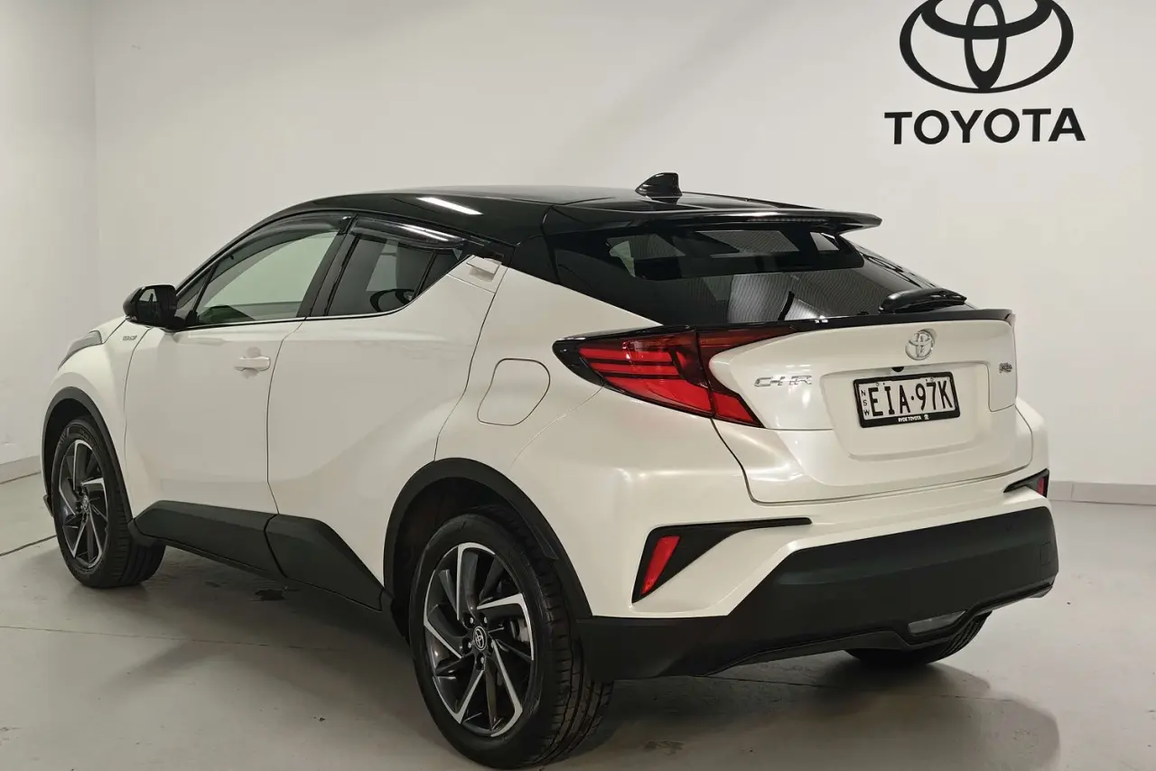 2020 Toyota C-HR Gallery Image 6