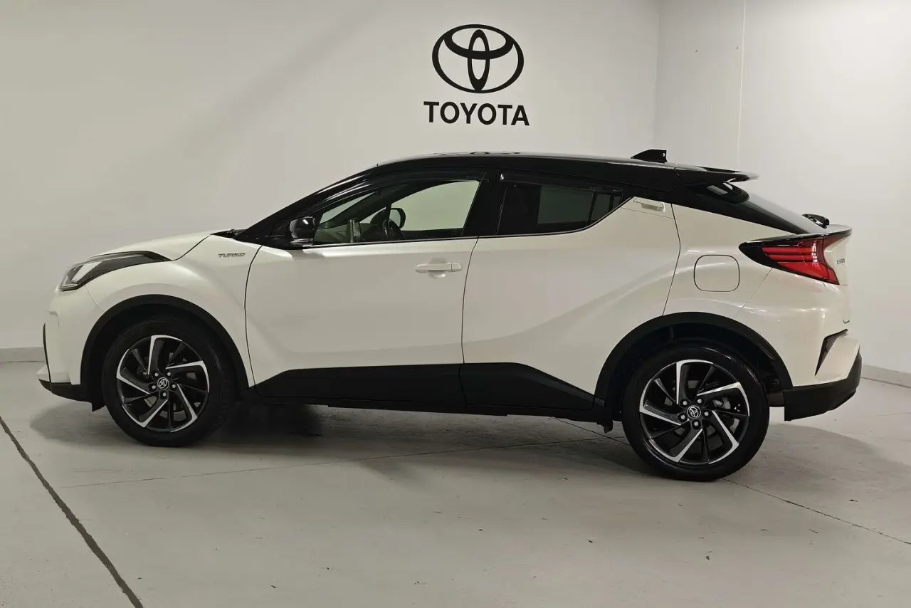 2020 Toyota C-HR Gallery Image 9