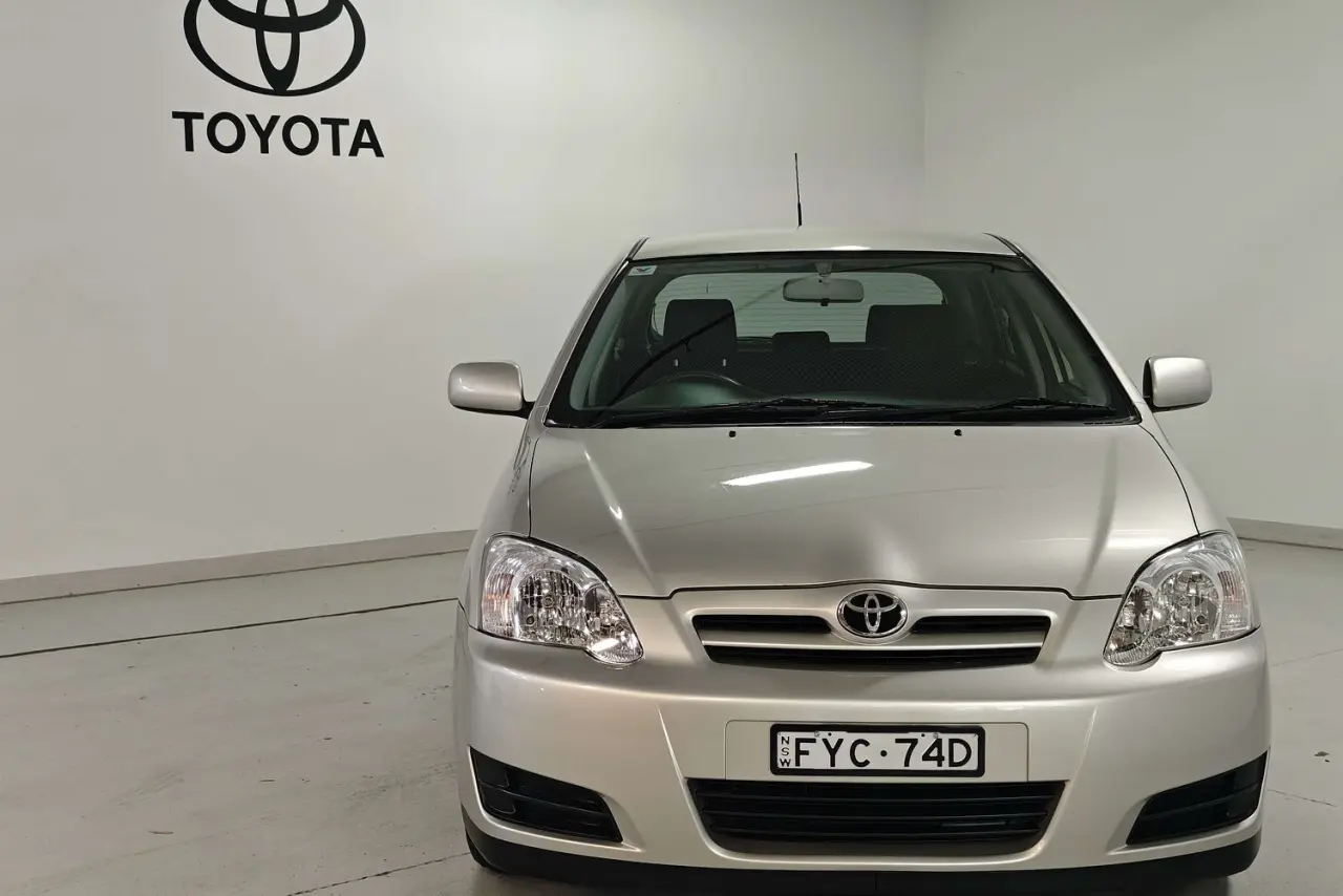 2004 Toyota Corolla Gallery Image 2