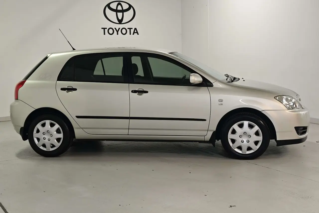 2004 Toyota Corolla Gallery Image 4