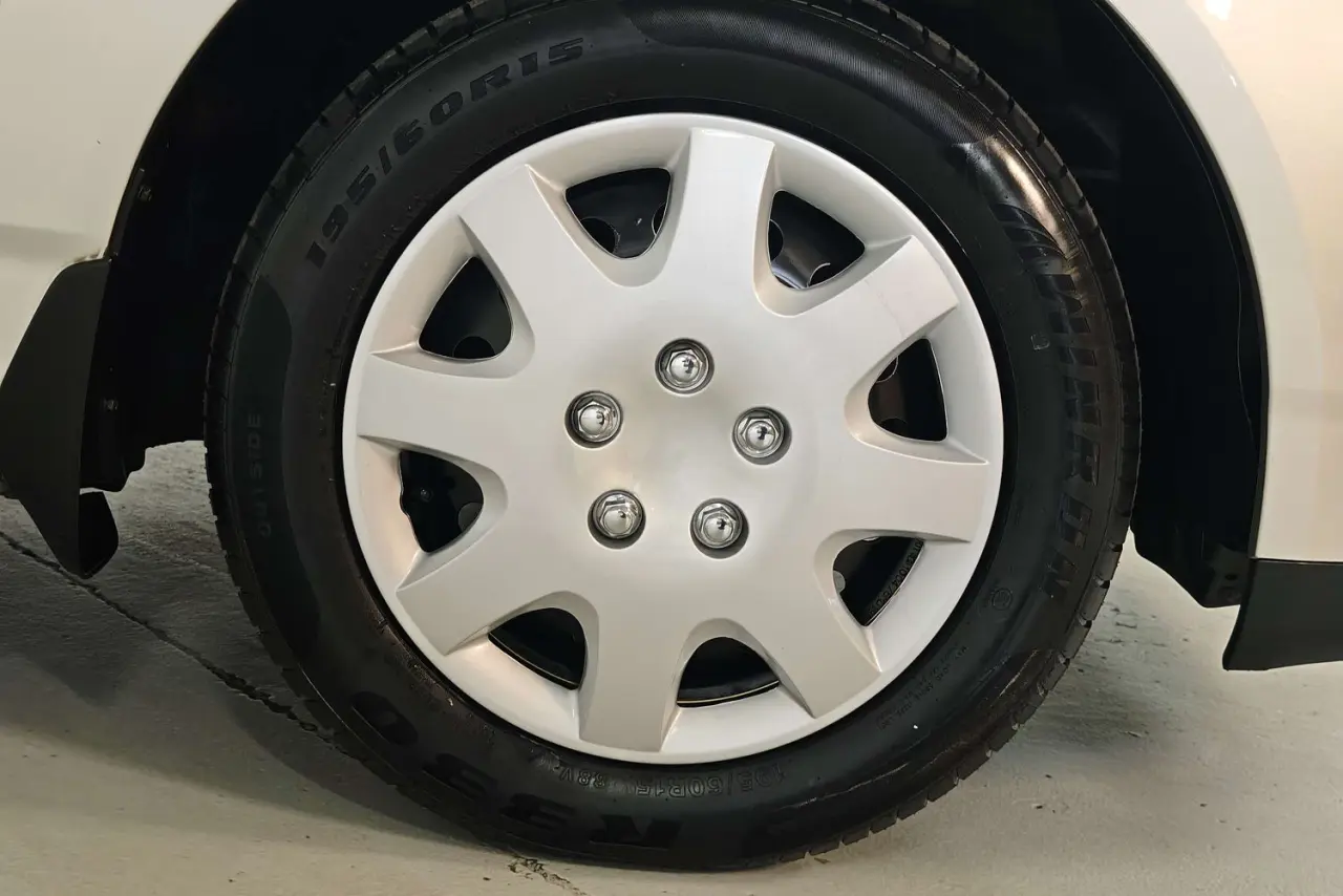 2004 Toyota Corolla Gallery Image 5