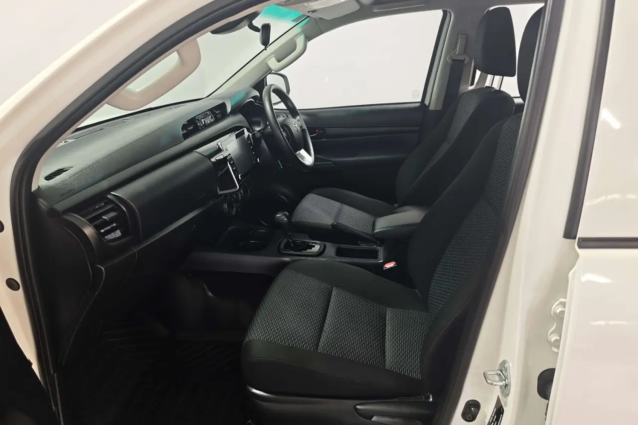 2022 Toyota Hilux Gallery Image 14