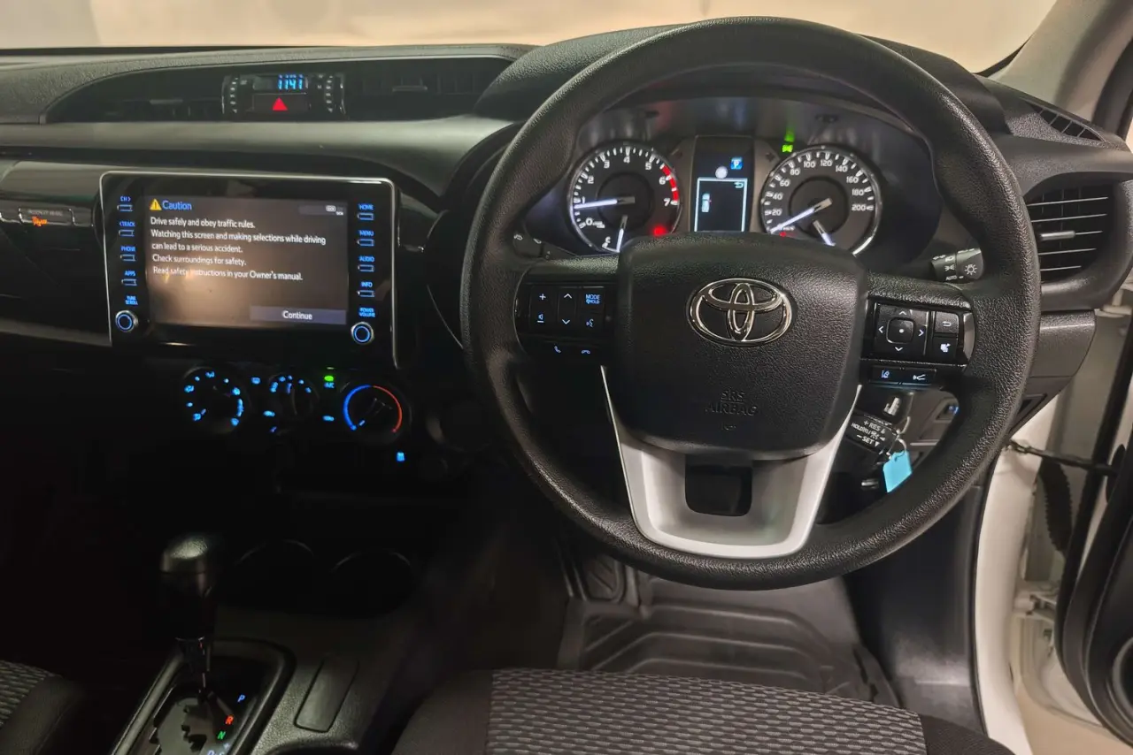2022 Toyota Hilux Gallery Image 16