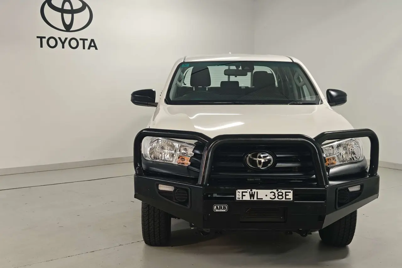 2022 Toyota Hilux Gallery Image 2
