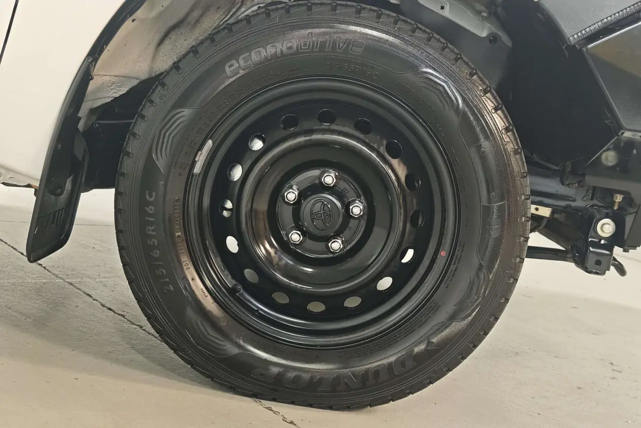 2022 Toyota Hilux Gallery Image 5