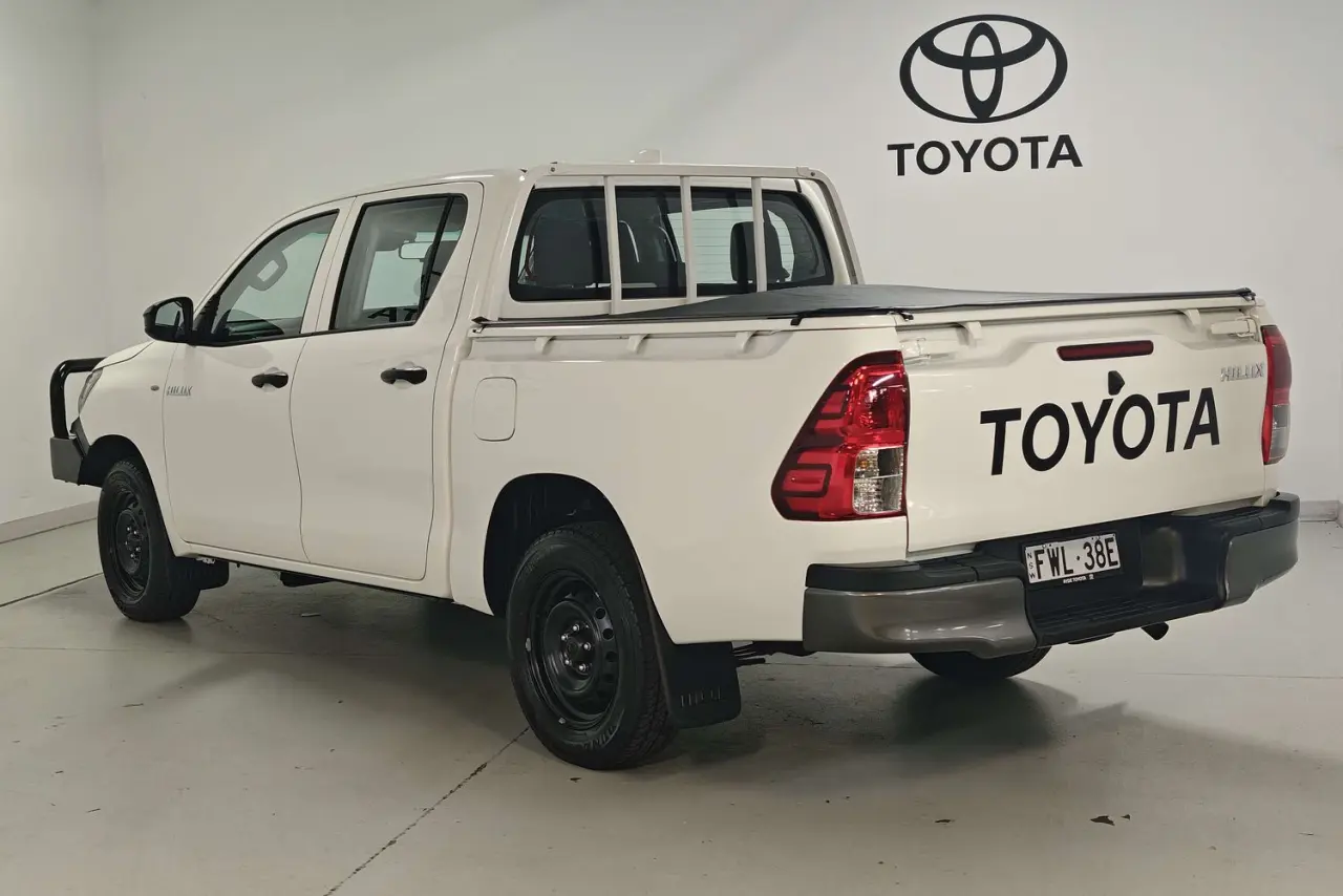 2022 Toyota Hilux Gallery Image 6