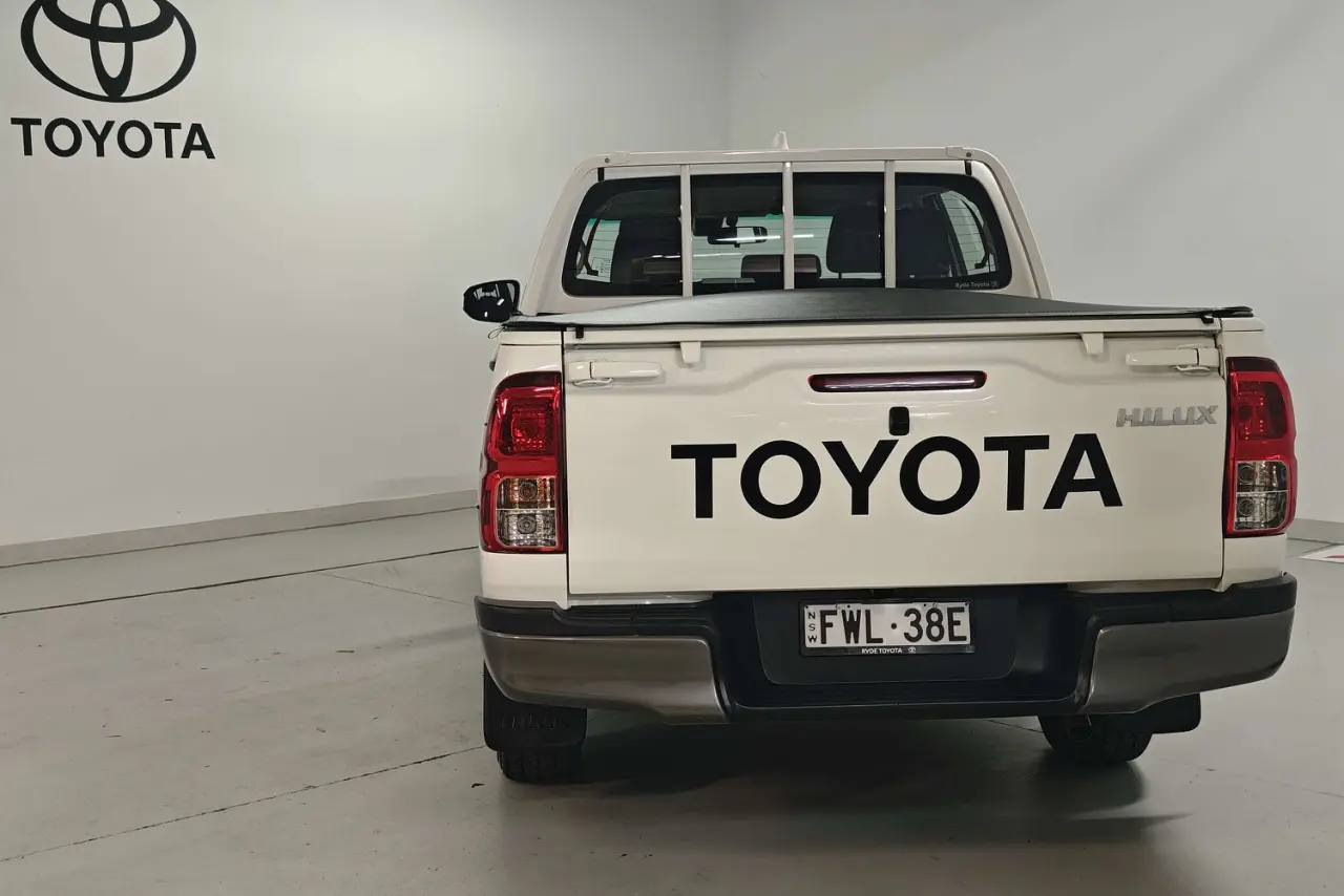2022 Toyota Hilux Gallery Image 7