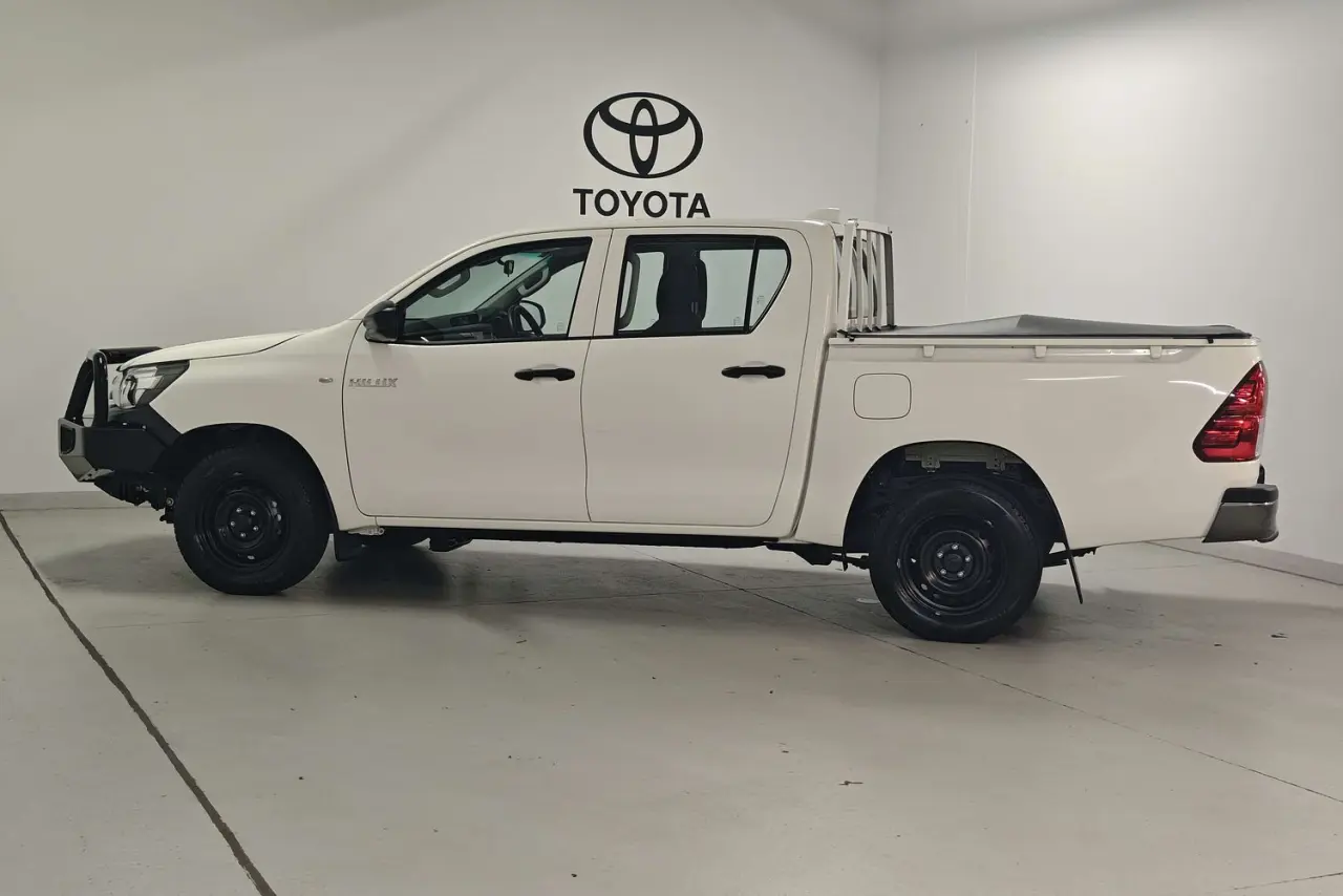 2022 Toyota Hilux Gallery Image 9