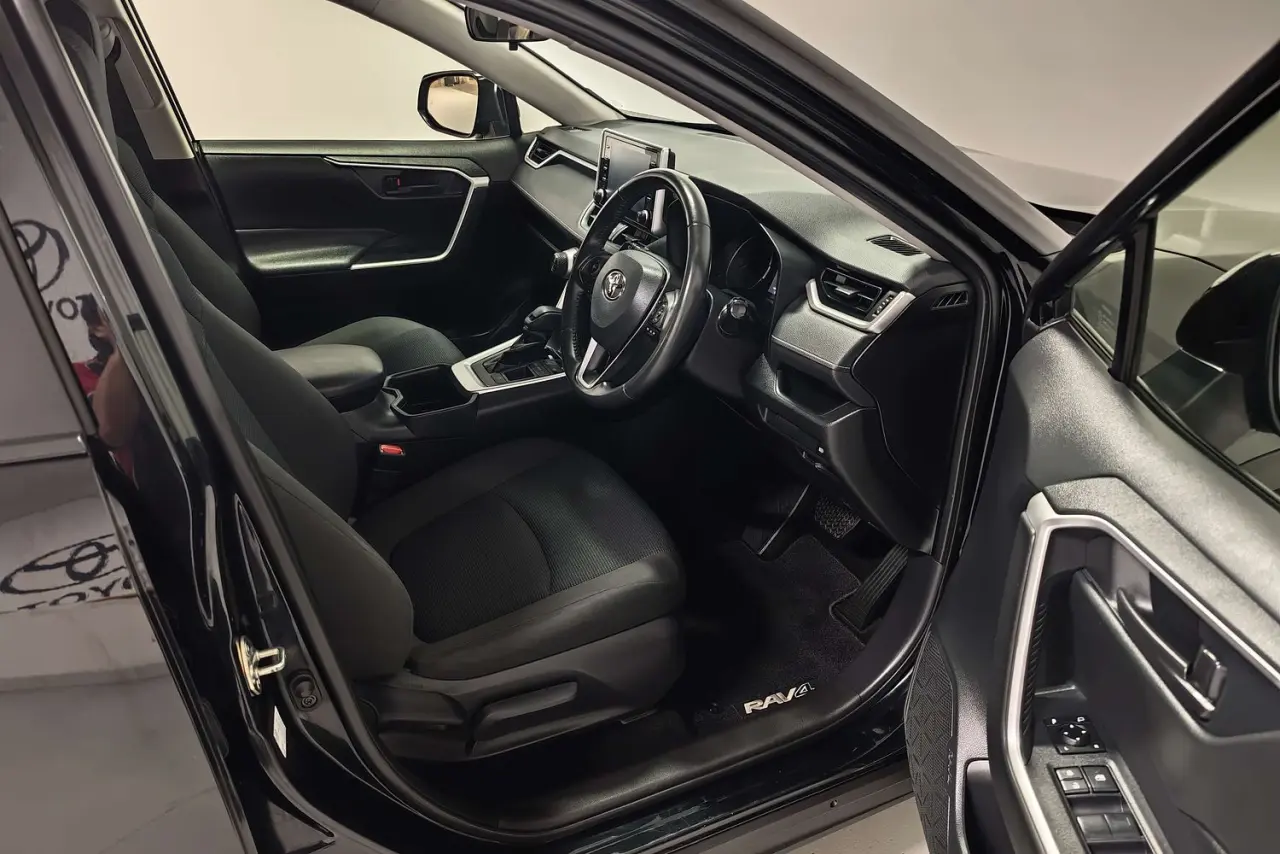 2022 Toyota RAV4 Gallery Image 10