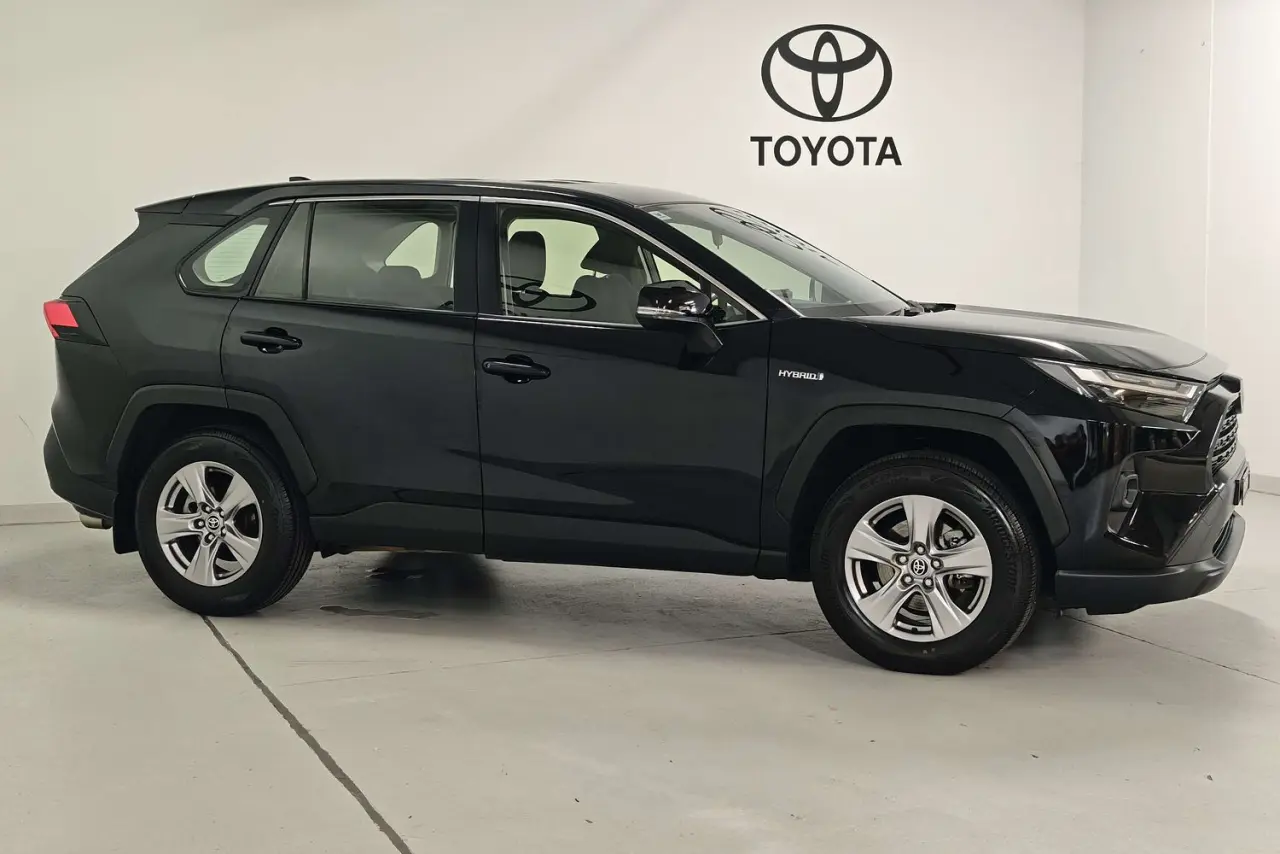 2022 Toyota RAV4 Gallery Image 4