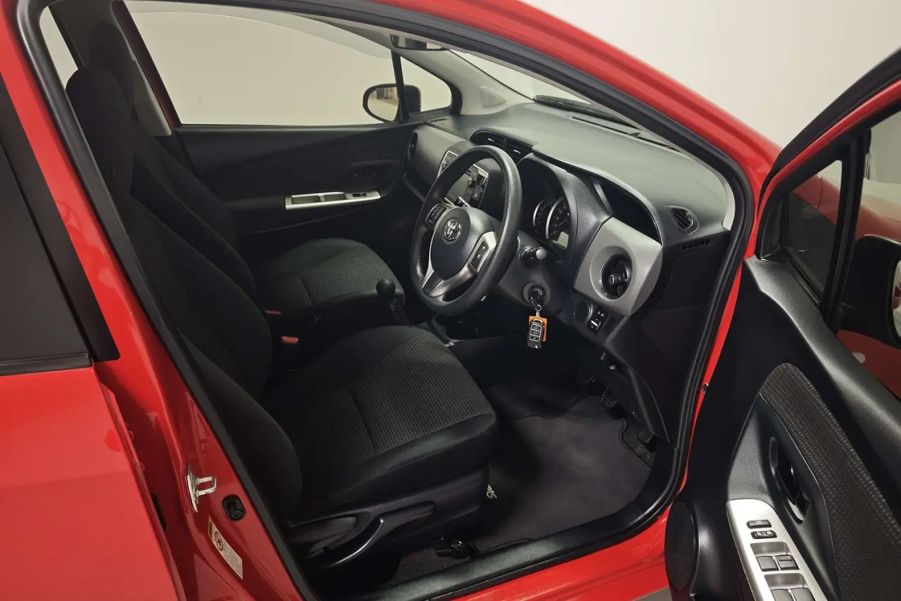 2016 Toyota Yaris Gallery Image 10