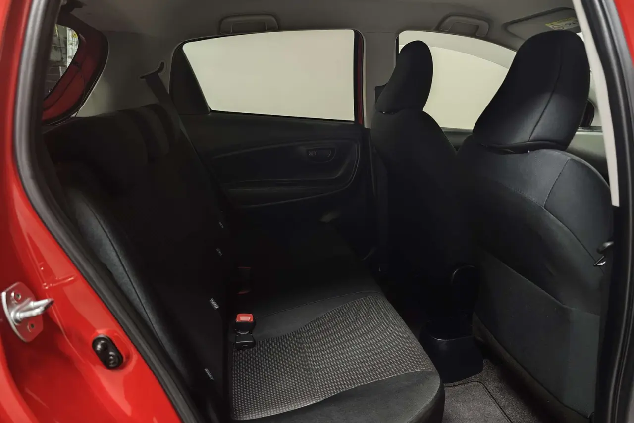 2016 Toyota Yaris Gallery Image 11