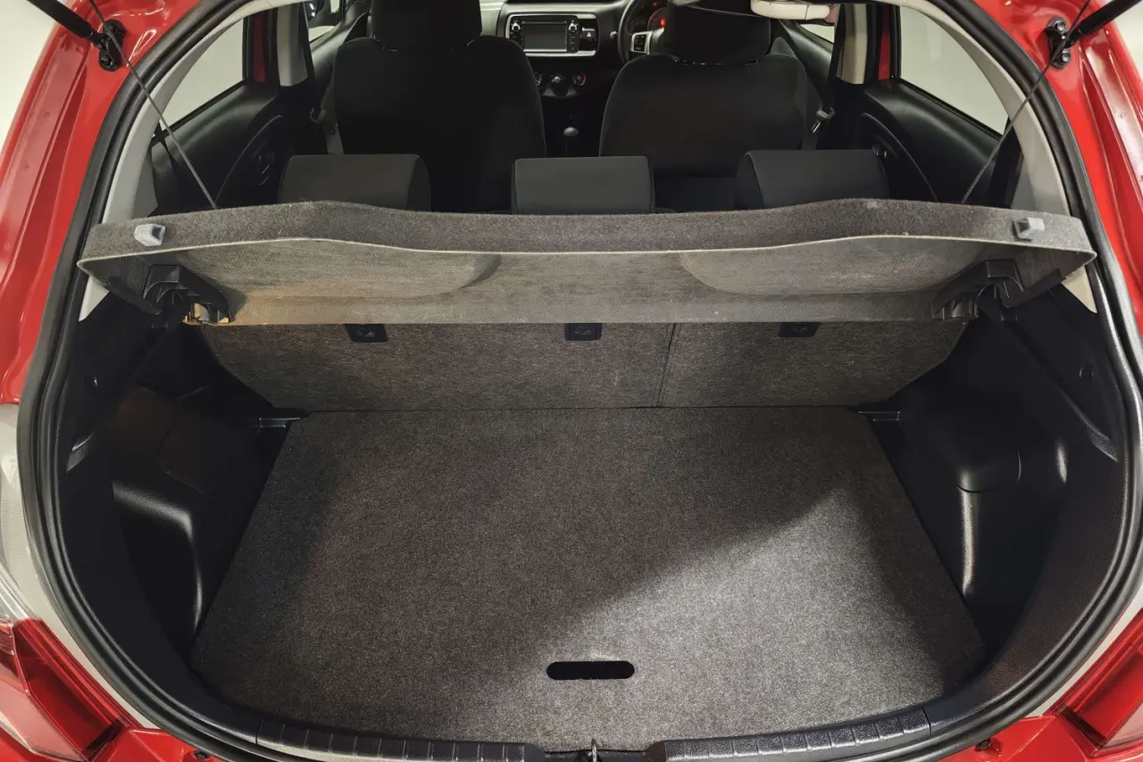 2016 Toyota Yaris Gallery Image 12