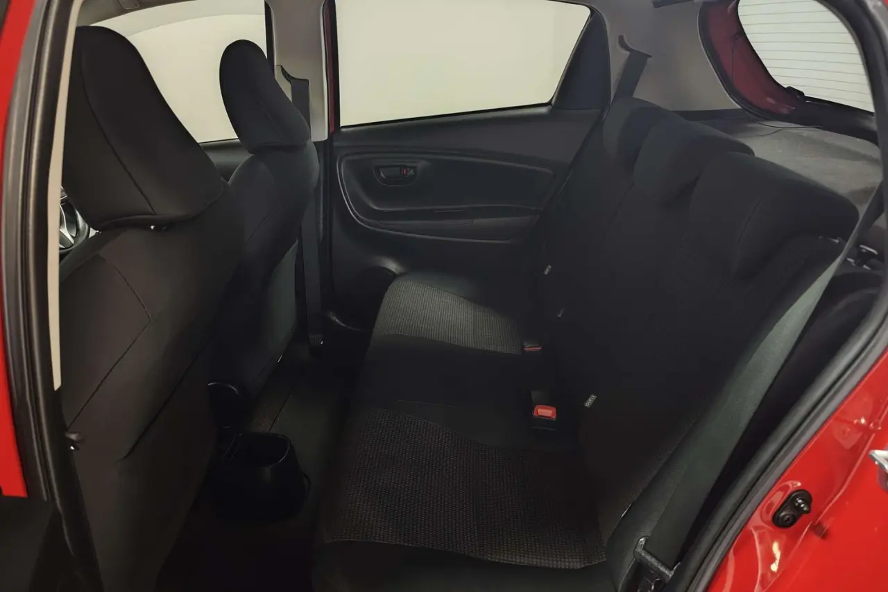 2016 Toyota Yaris Gallery Image 13