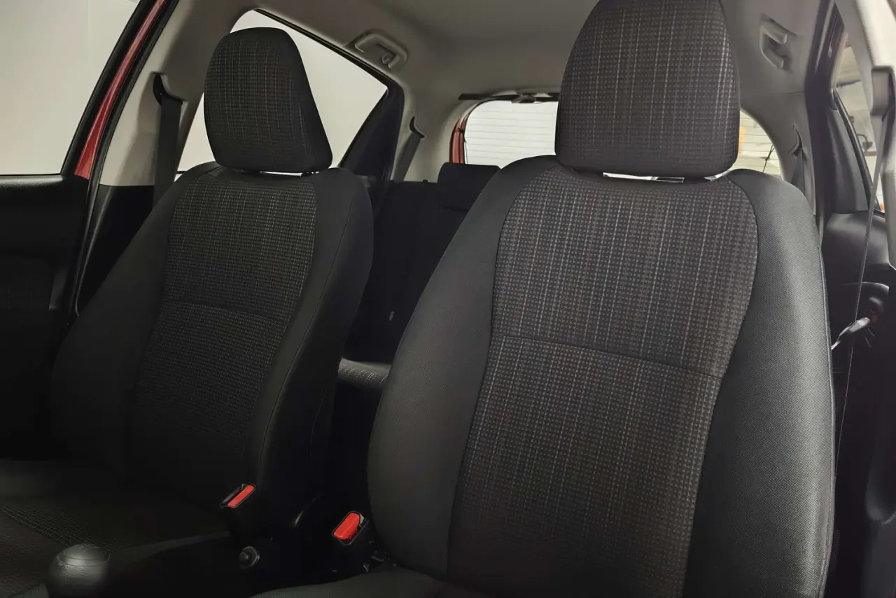 2016 Toyota Yaris Gallery Image 15