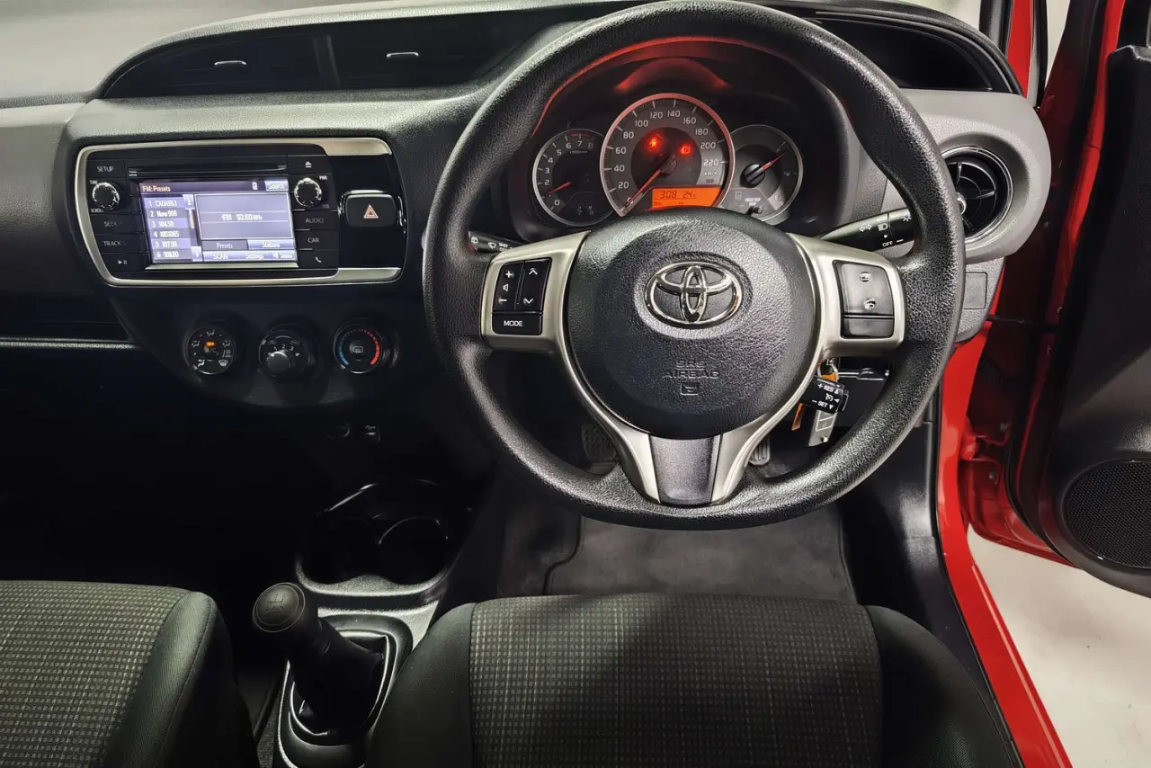 2016 Toyota Yaris Gallery Image 16