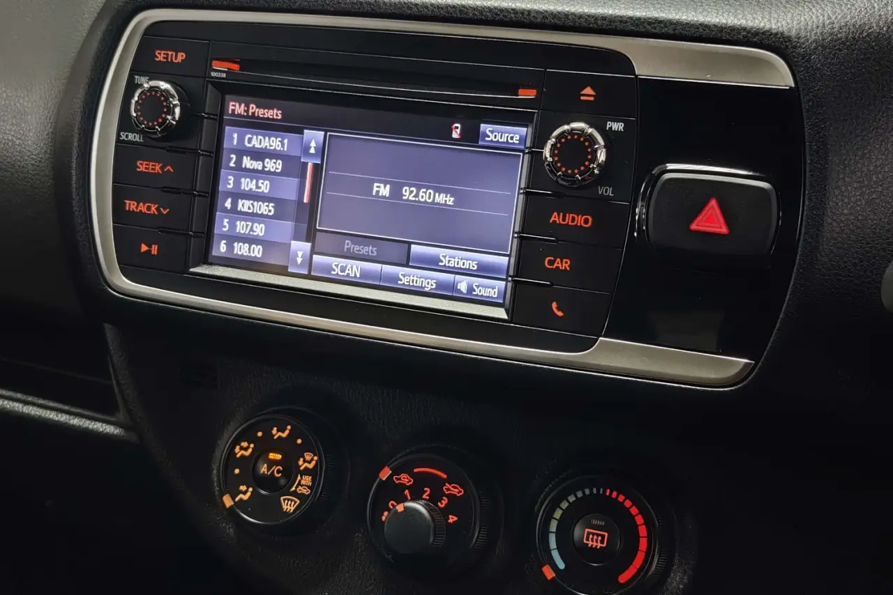 2016 Toyota Yaris Gallery Image 18