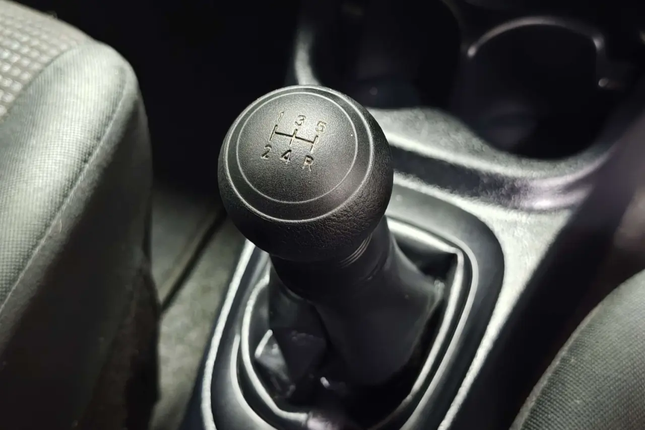 2016 Toyota Yaris Gallery Image 19