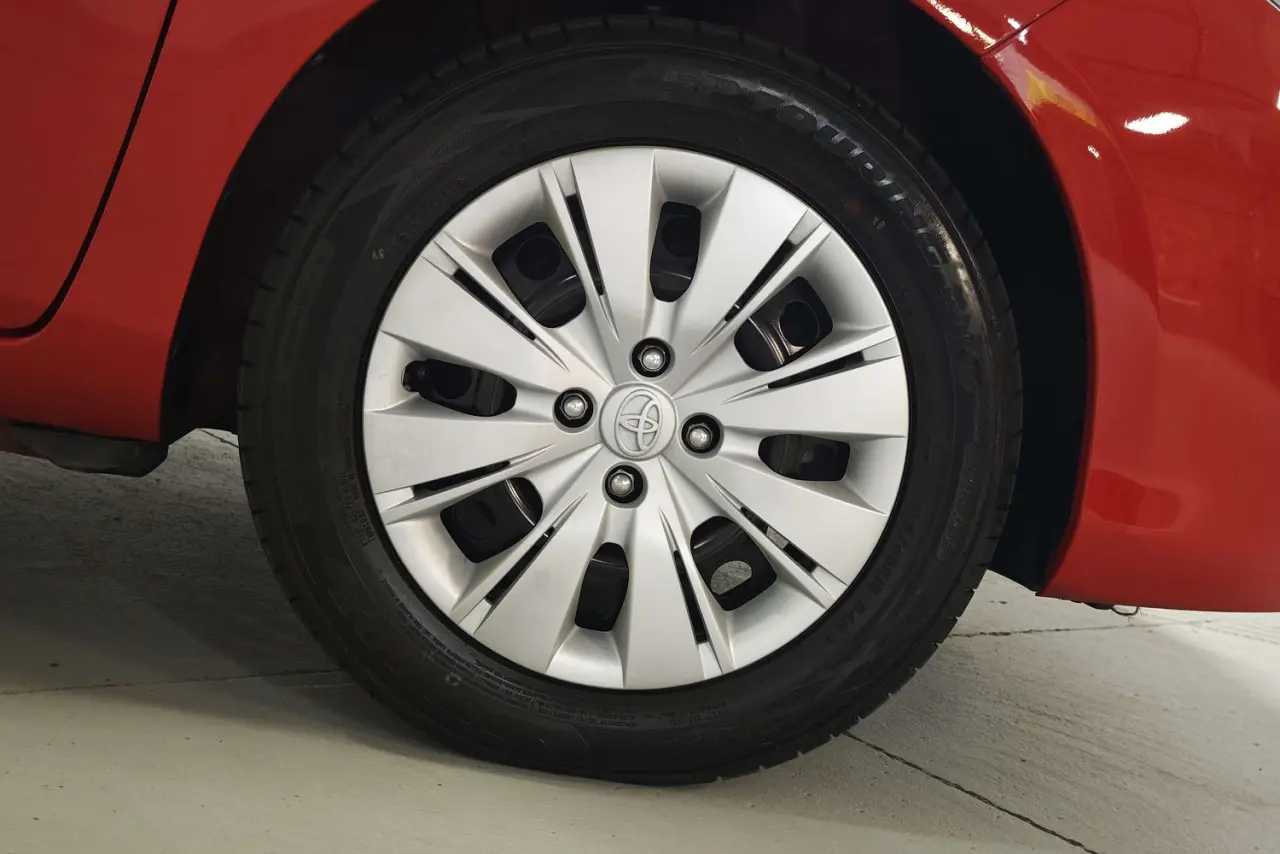 2016 Toyota Yaris Gallery Image 5