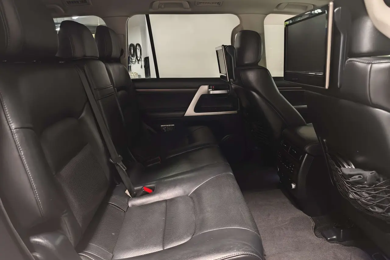 2016 Toyota Landcruiser Gallery Image 11