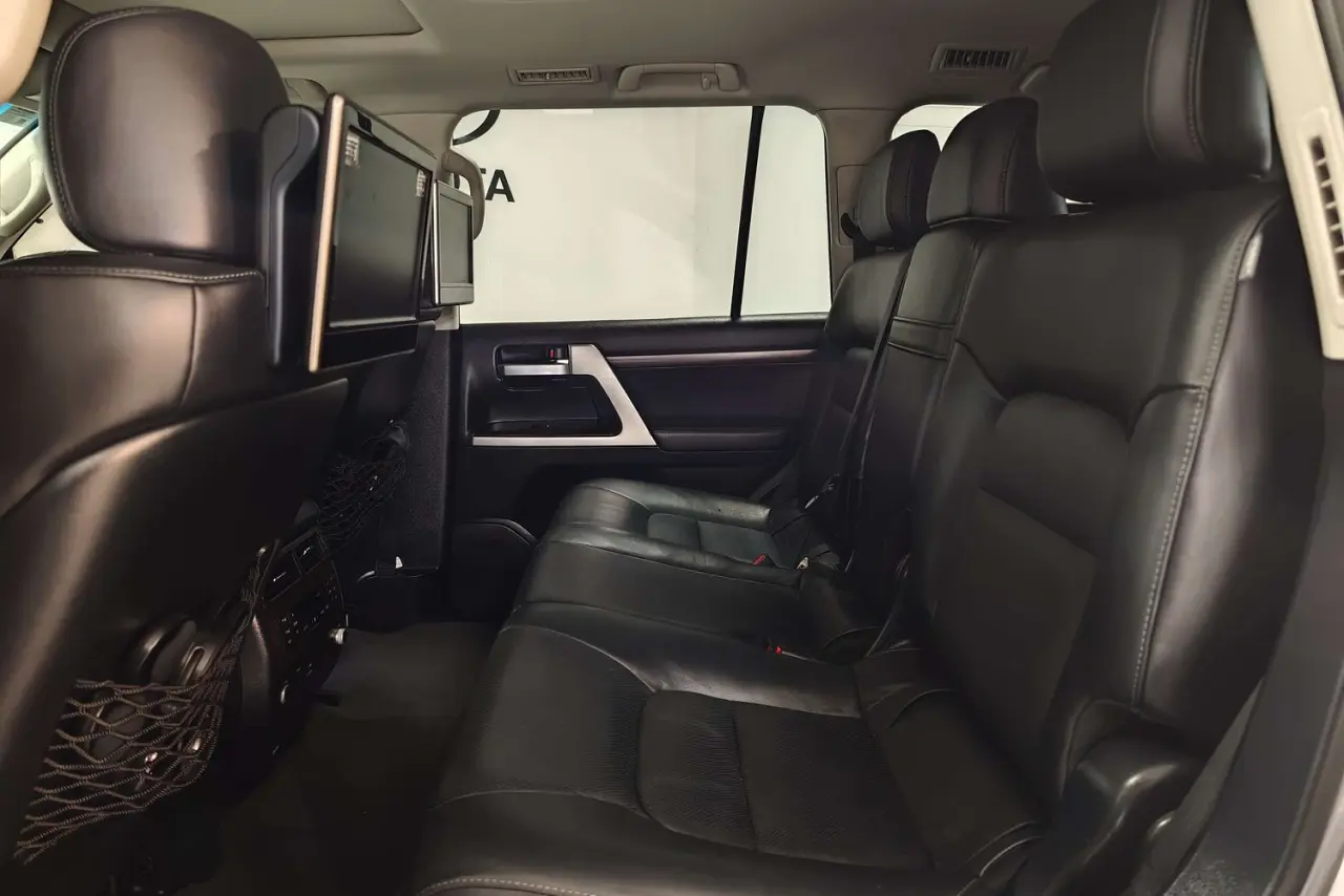 2016 Toyota Landcruiser Gallery Image 13