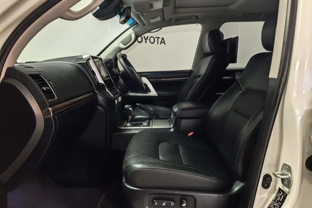 2016 Toyota Landcruiser Gallery Image 14