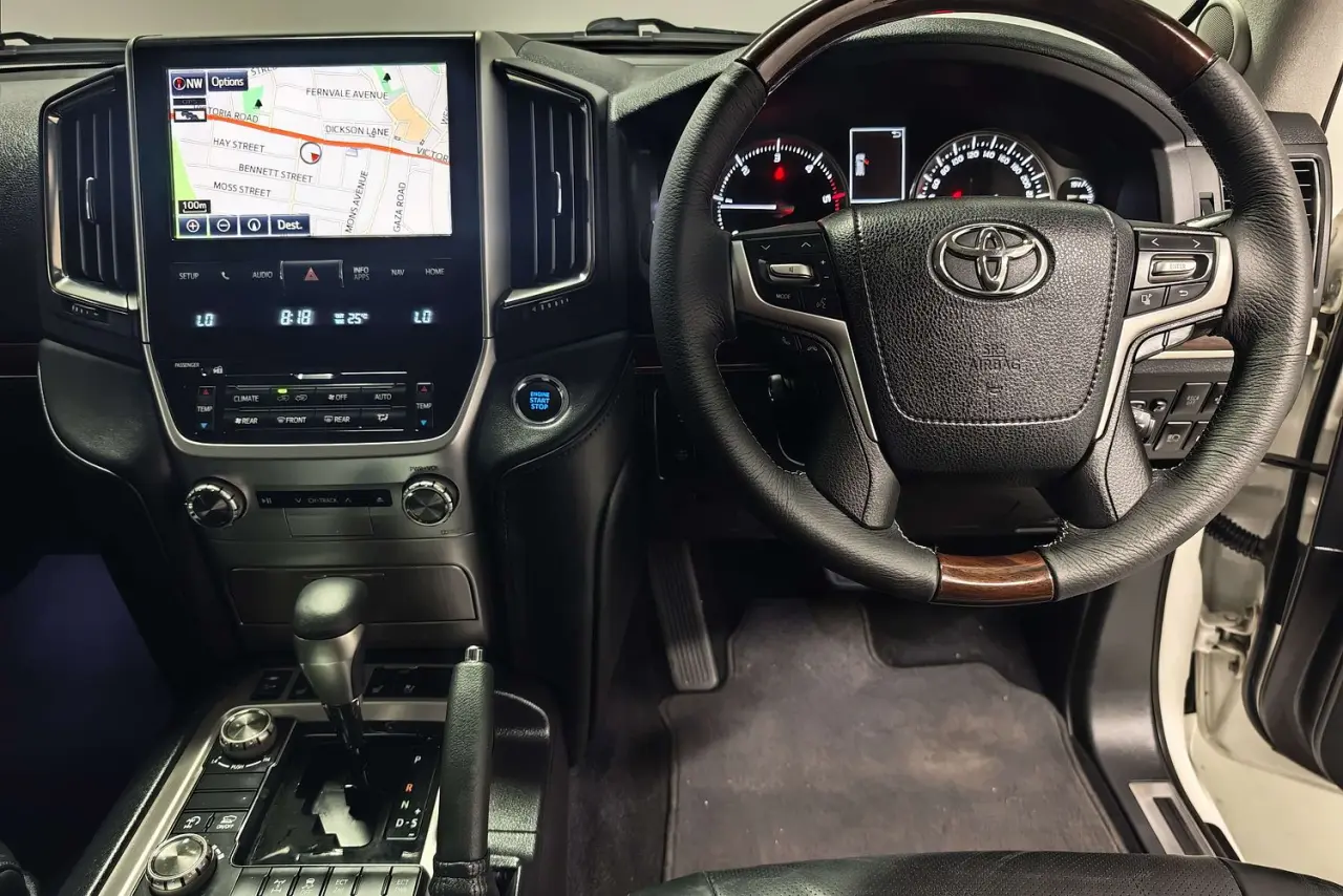 2016 Toyota Landcruiser Gallery Image 16