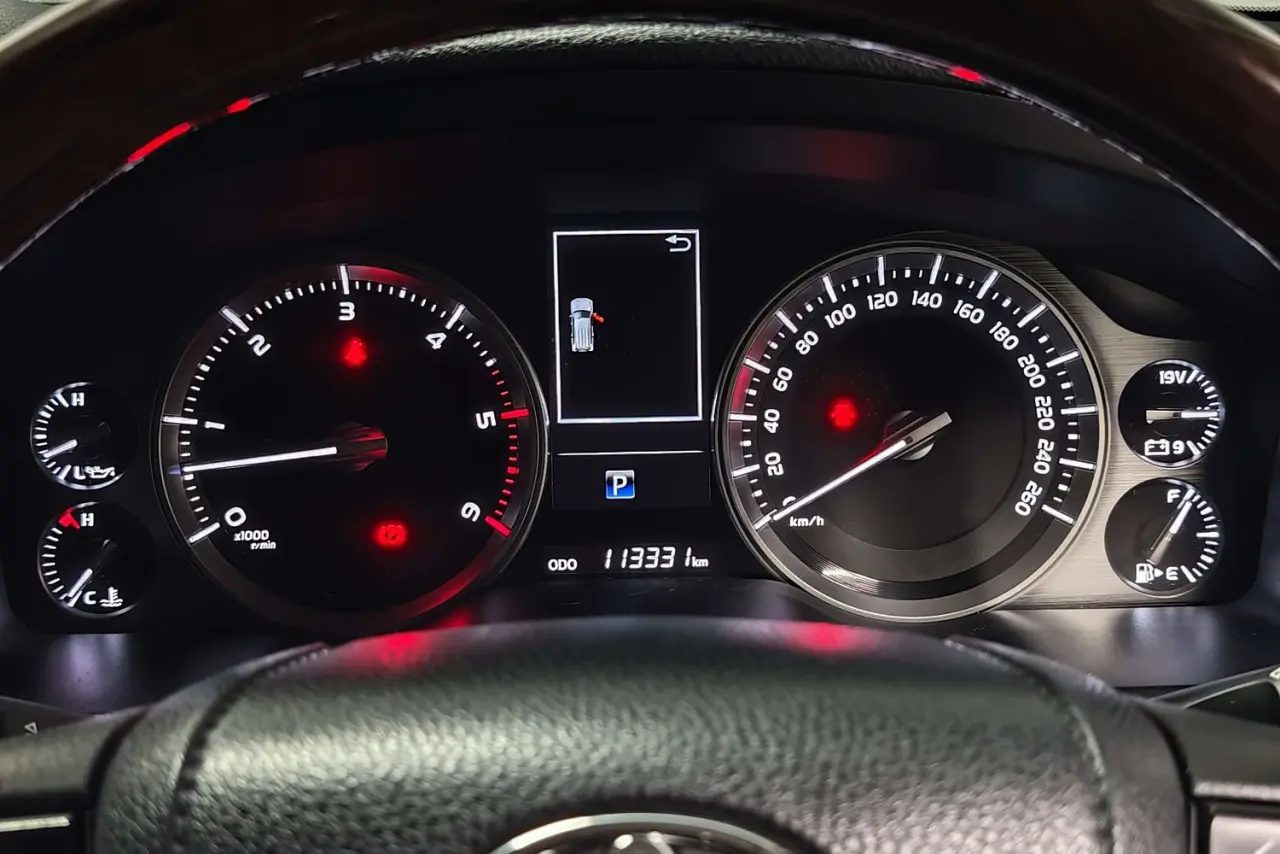 2016 Toyota Landcruiser Gallery Image 17