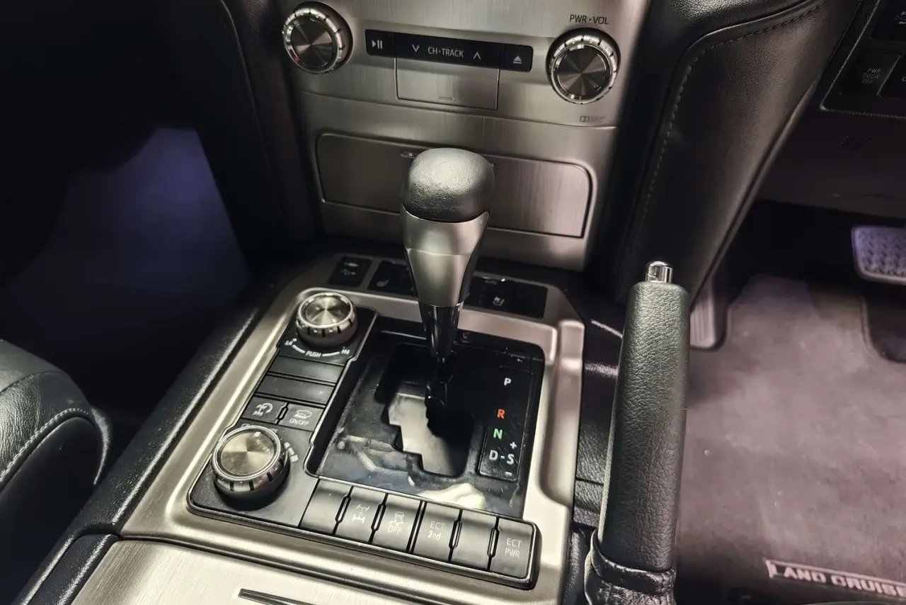 2016 Toyota Landcruiser Gallery Image 19