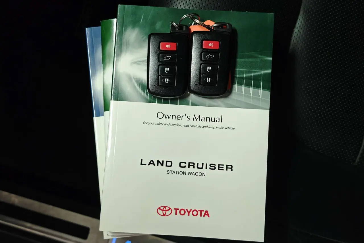 2016 Toyota Landcruiser Gallery Image 21