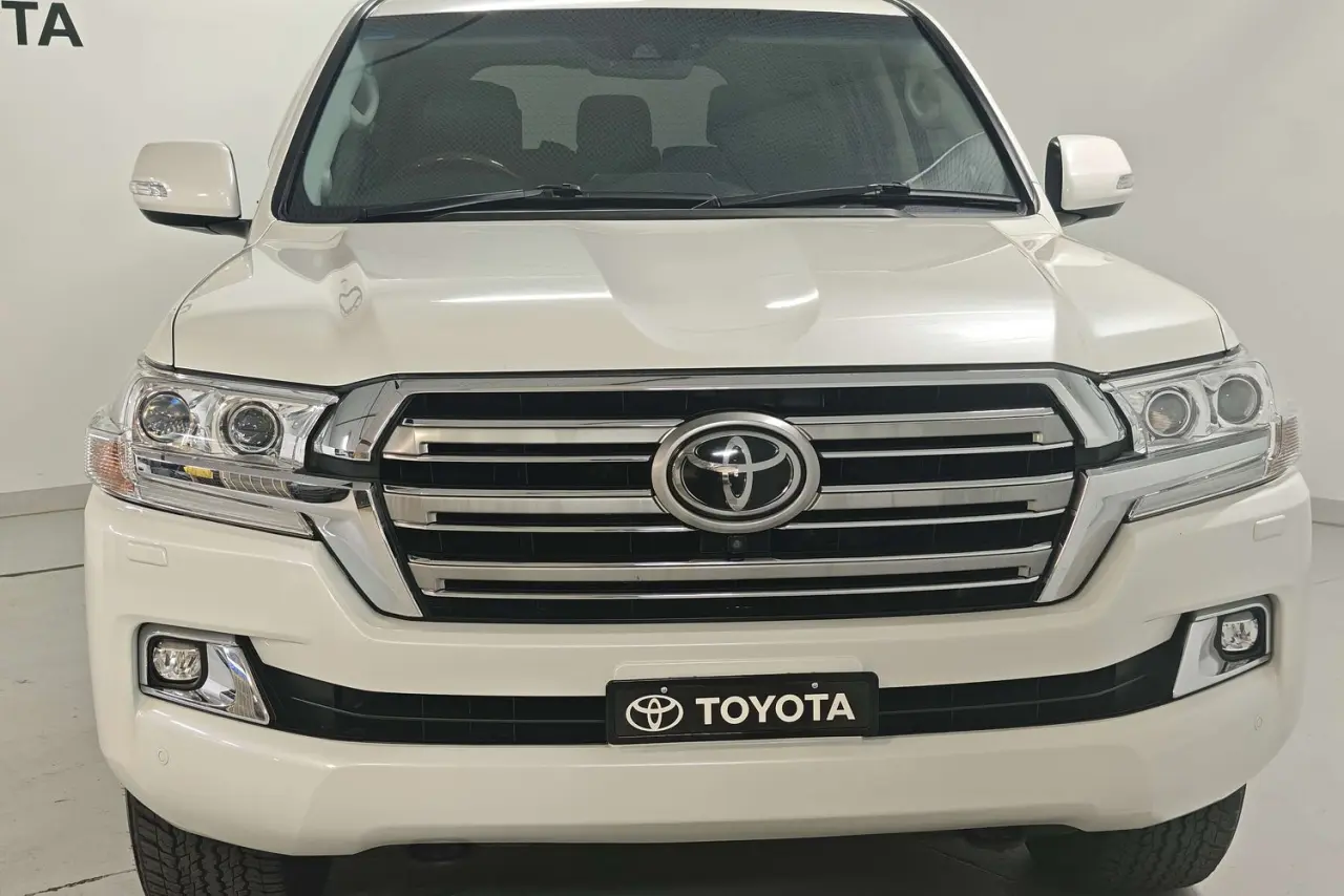 2016 Toyota Landcruiser Gallery Image 3