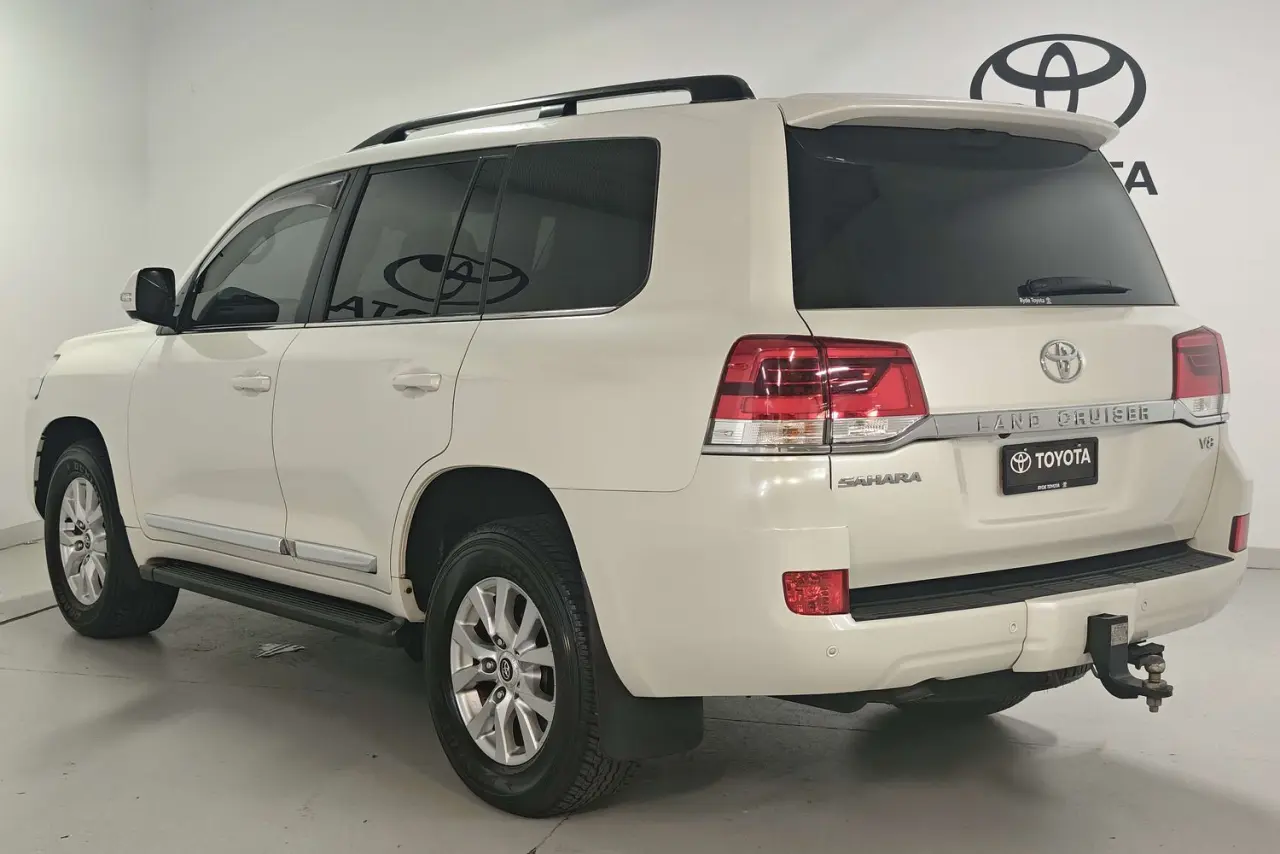 2016 Toyota Landcruiser Gallery Image 6