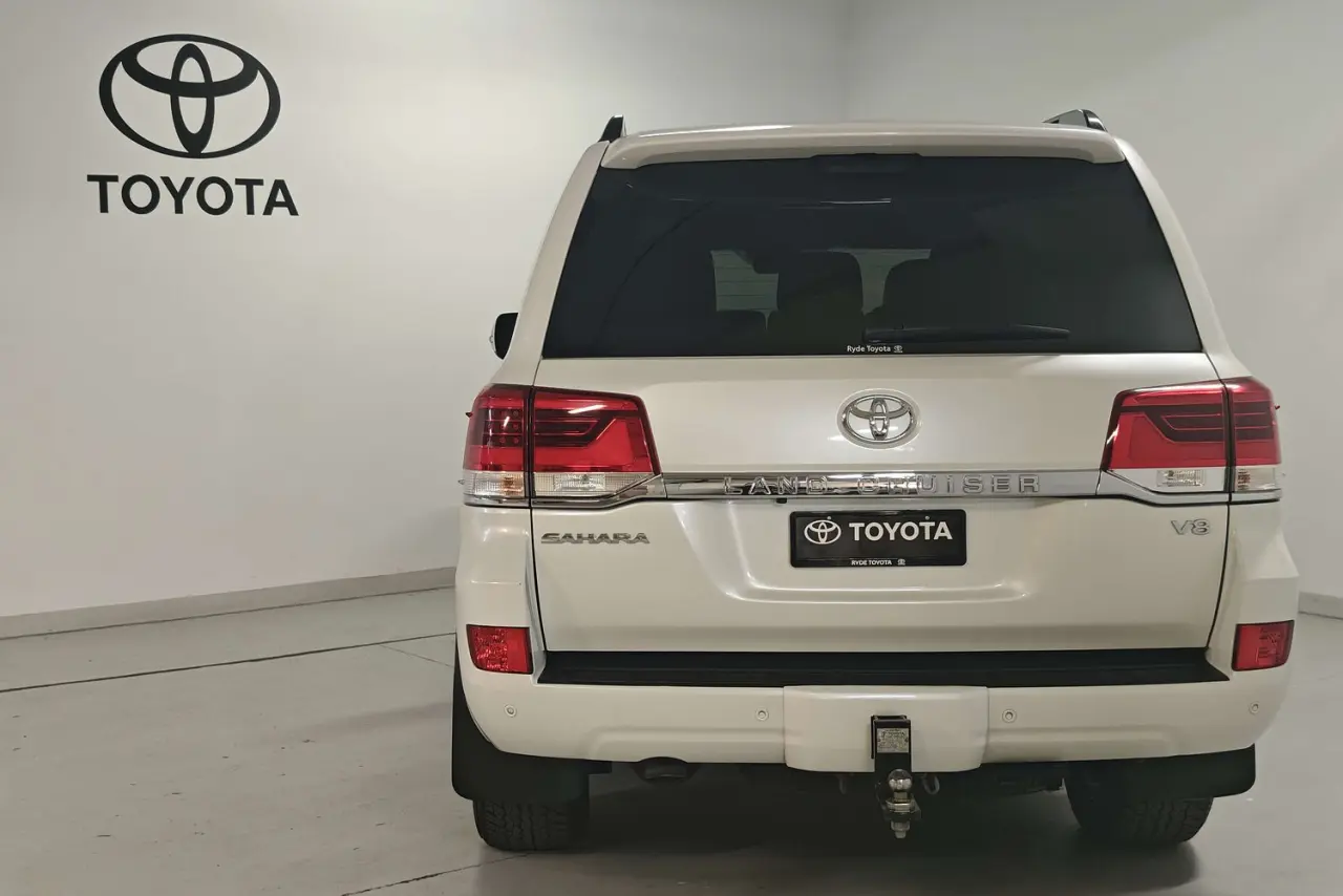 2016 Toyota Landcruiser Gallery Image 7