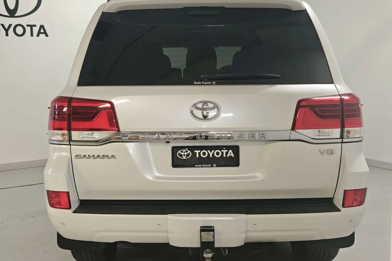 2016 Toyota Landcruiser Gallery Image 8