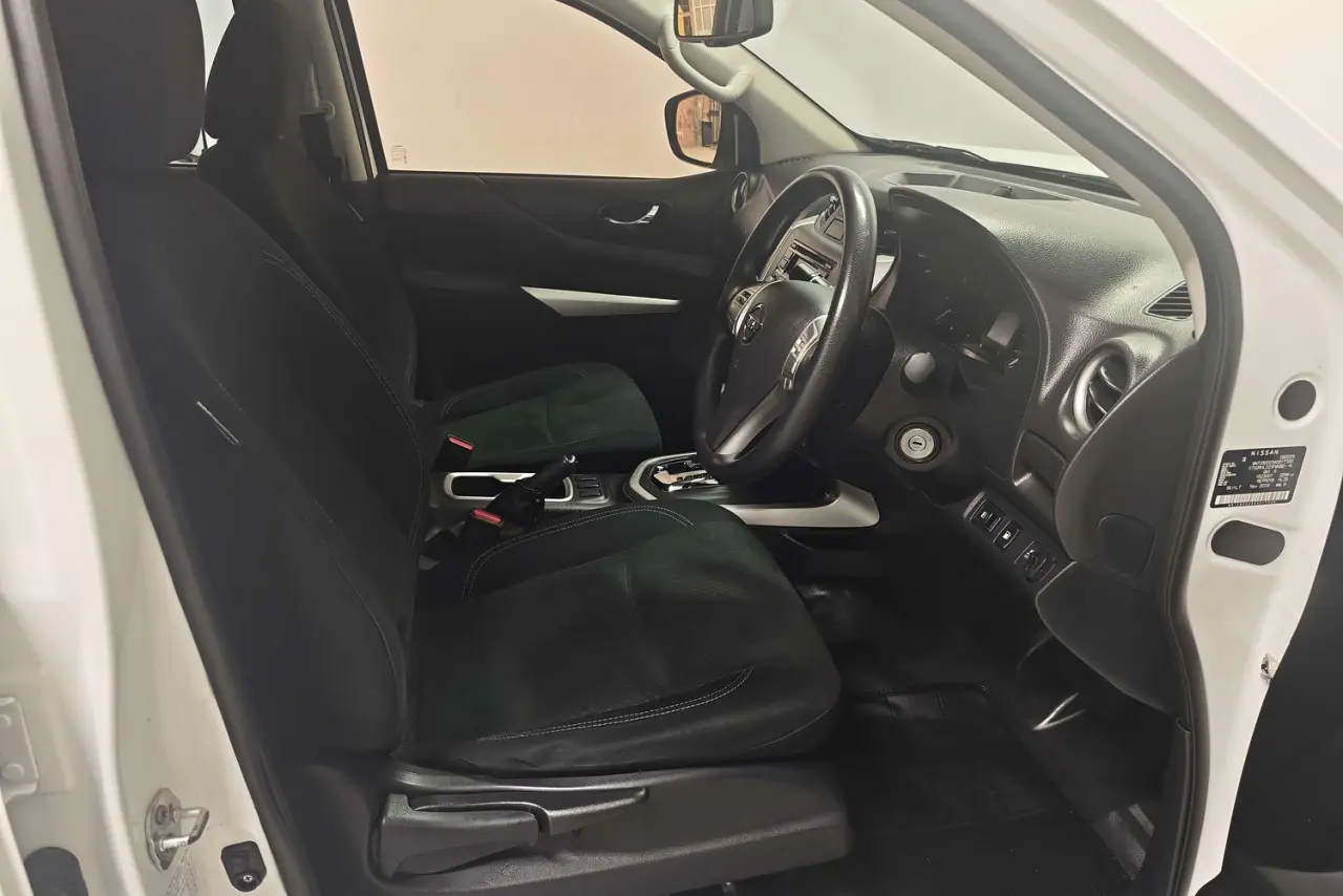 2020 Nissan Navara Gallery Image 10