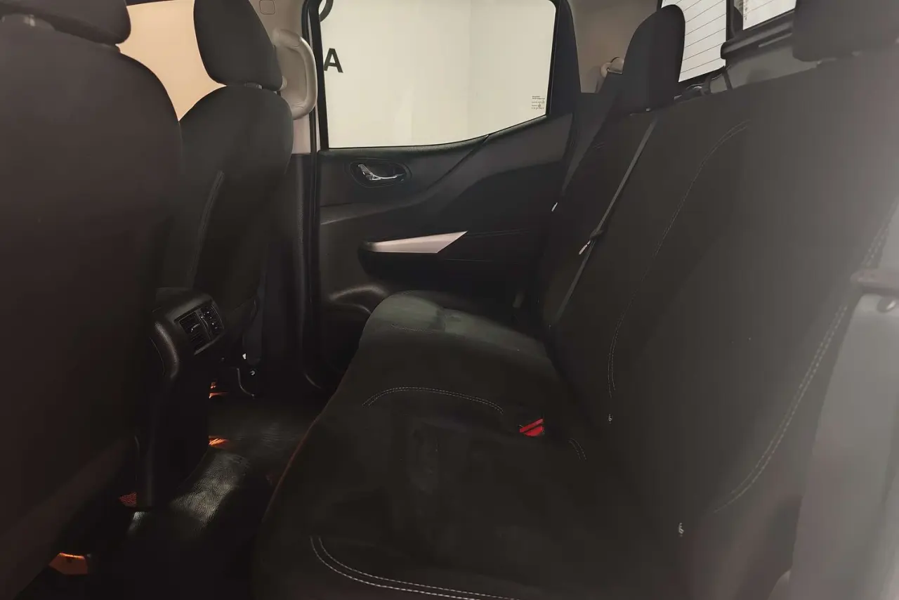 2020 Nissan Navara Gallery Image 13