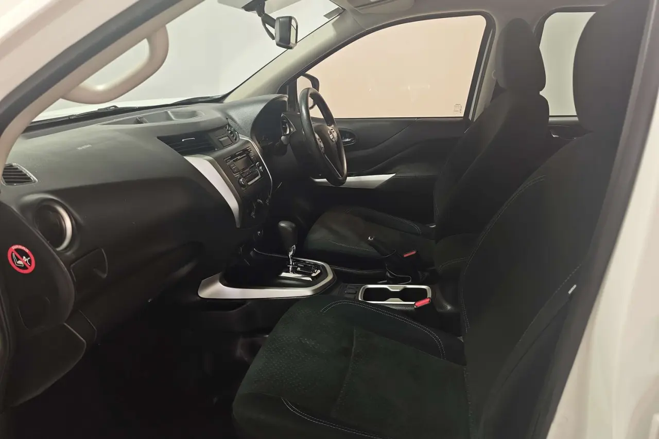 2020 Nissan Navara Gallery Image 14