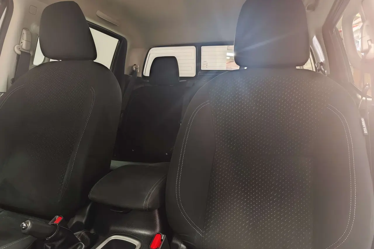 2020 Nissan Navara Gallery Image 15