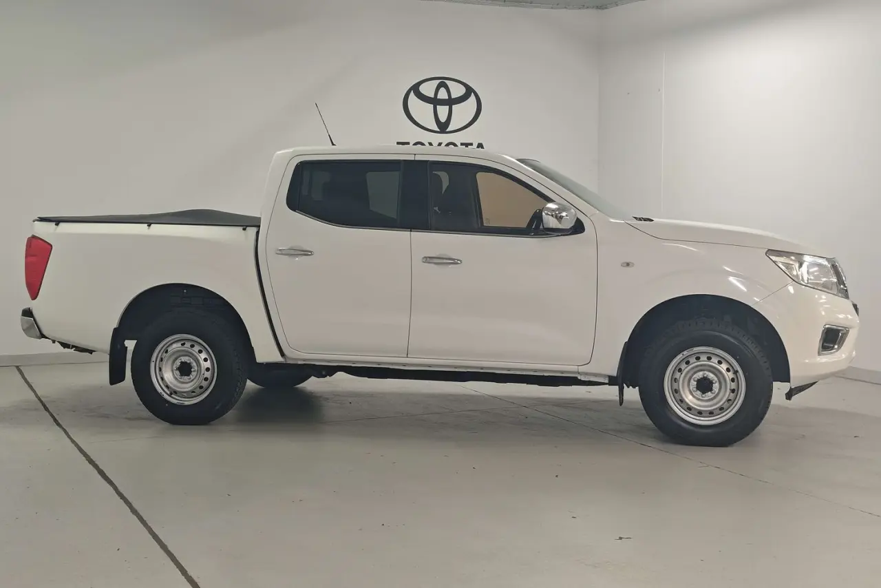 2020 Nissan Navara Gallery Image 4